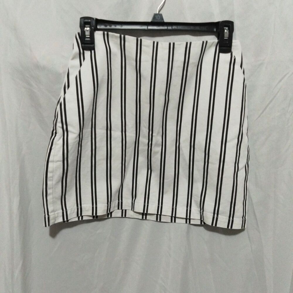Forever 21 US sz S  White Black Stripe  Straight Mini Skirt Pockets